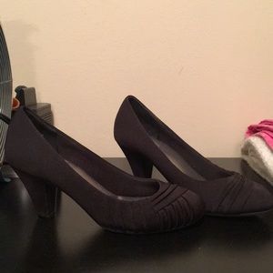 Black Pumps